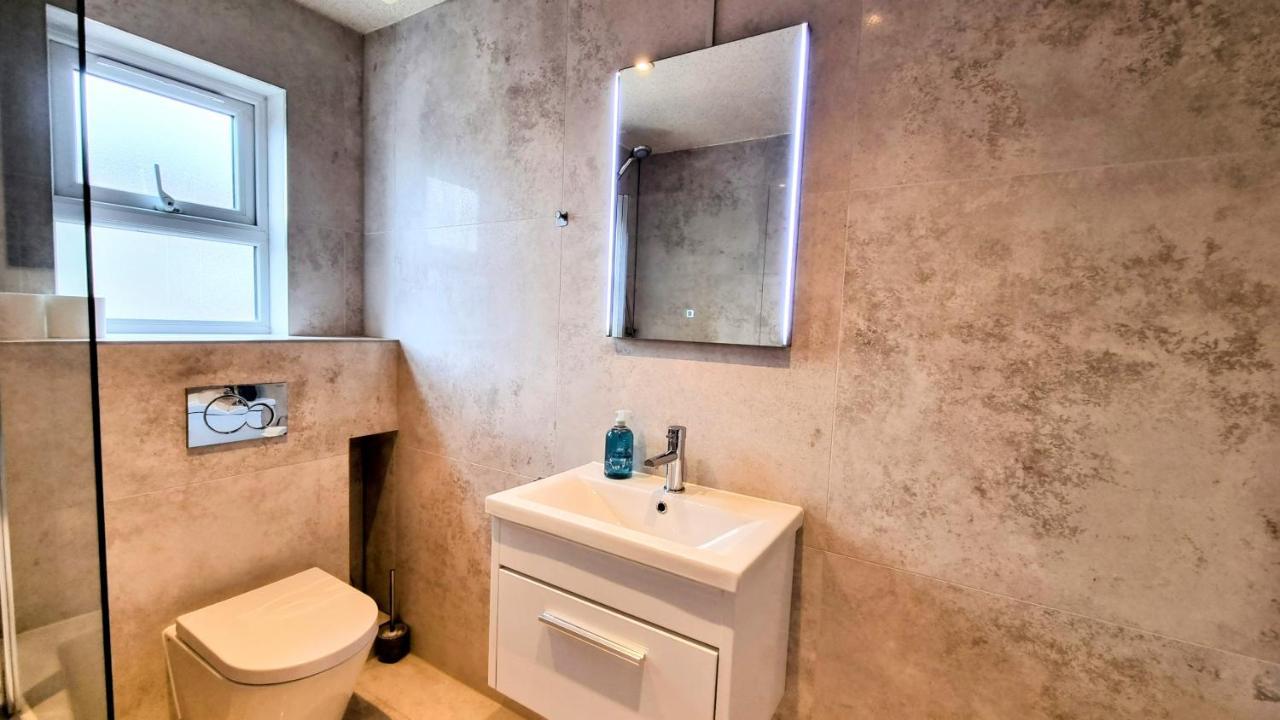 Surbiton Luxury Garden House 19 Villa Екстериор снимка
